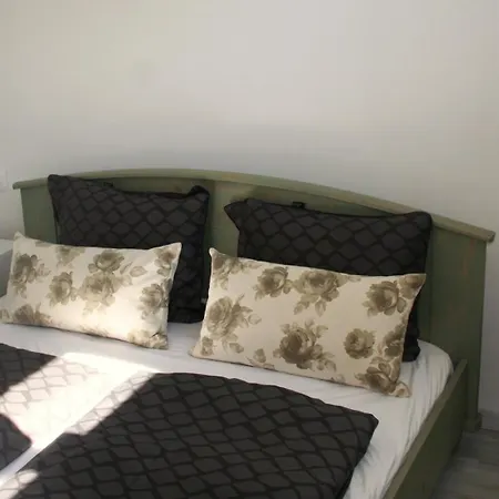 Madarász 7 Deluxe * Balatonalmádi